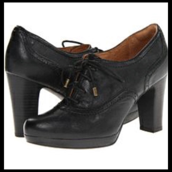 Clarks Shoes - Clarks Lace Up Pump Size 9.5 Comfortable